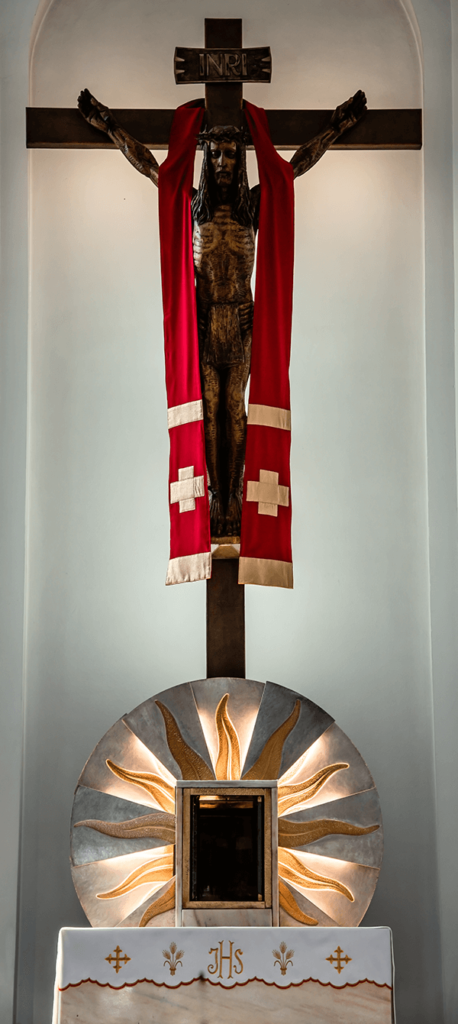 krzyż w kościele w Milanówku